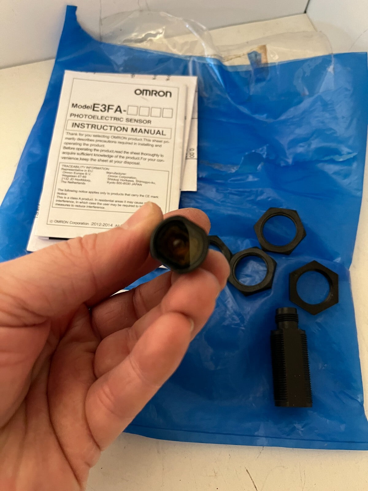 Omron E3FB-DP22 Photoelectric Sensor 10-30VDC M18 New w/ Manual & Mounts