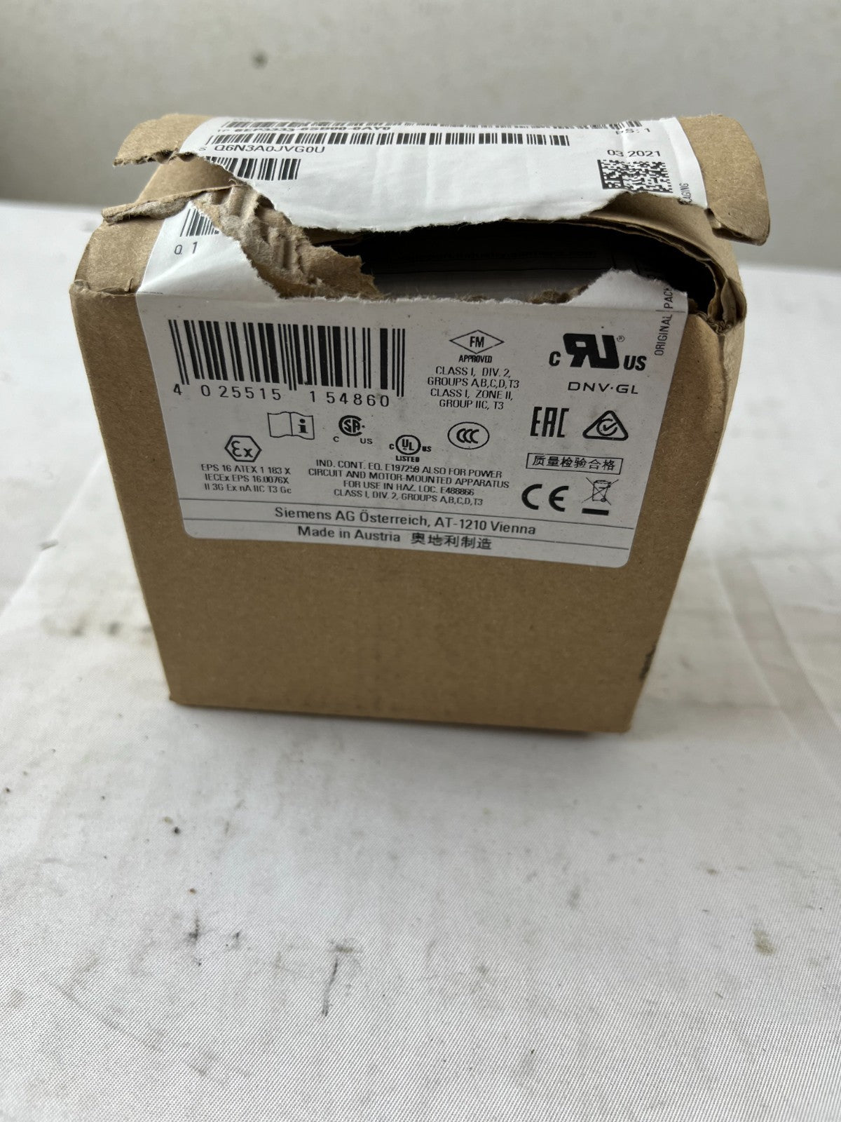 Siemens 6EP3333-6SB00-0AY0 LOGO! Power Supply 24V DC 4A New (Box Damaged)