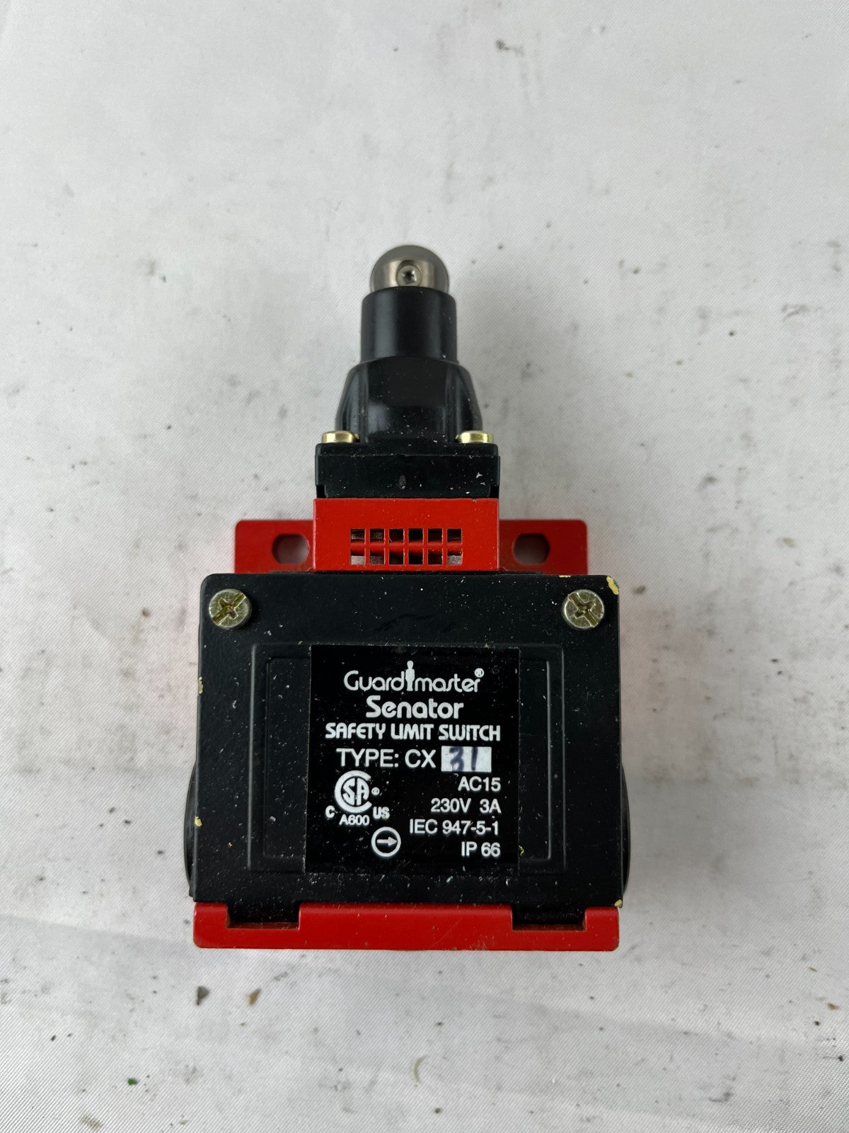 Guardmaster Senator CX Safety Limit Switch Roller Plunger 230V 3A AC-15 IP66