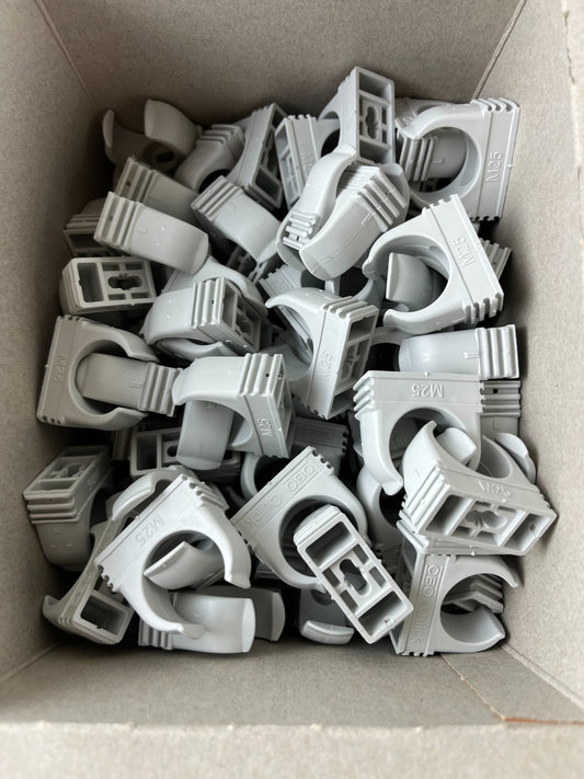 OBO Bettermann Quick-Schelle M25 2955 Pipe Clips Lot, Light Grey, Unused Box