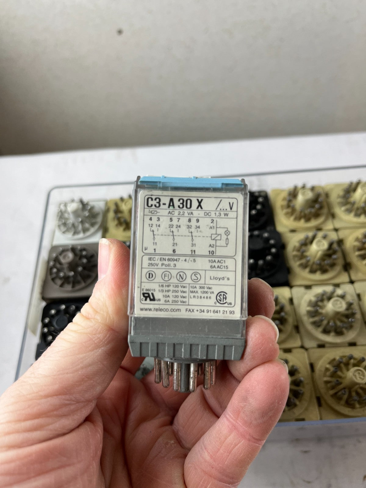 Mixed Industrial Plug-In Relay Lot 32pcs Schrack Releco Zettler 24V 10A Used