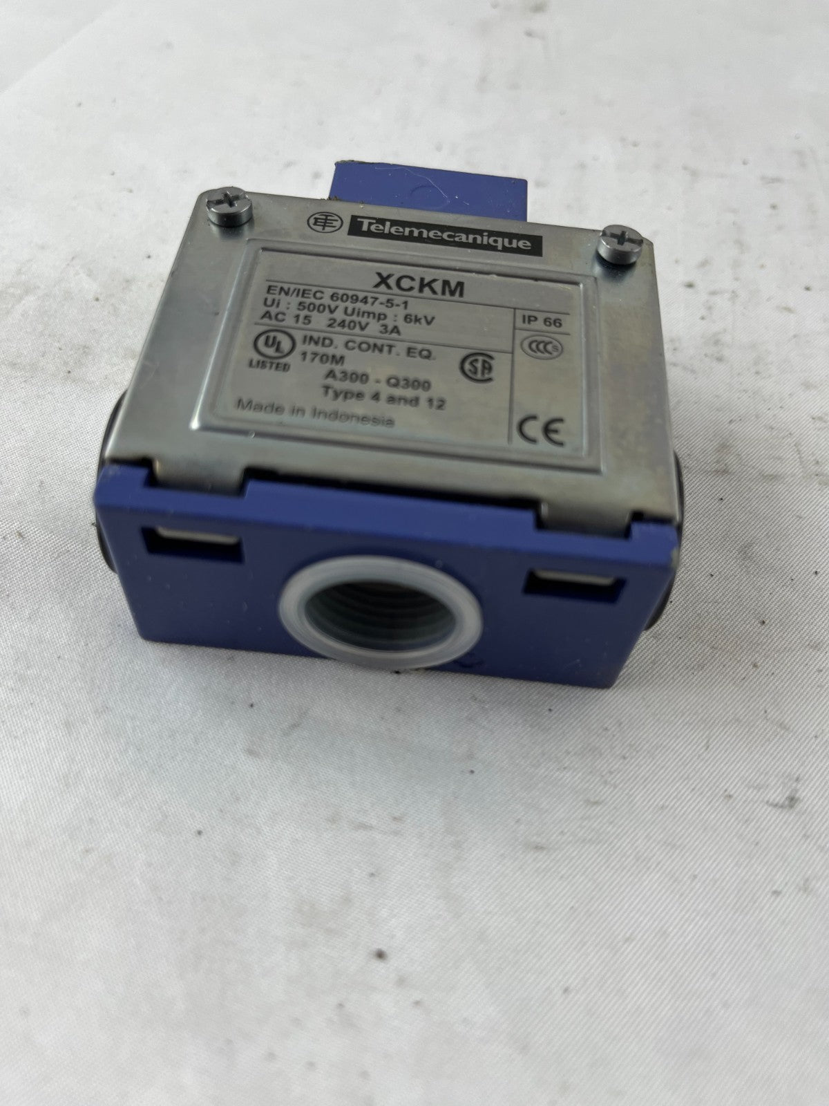 Telemecanique ZCKM1H29 Limit Switch Body XCKM 1NO+1NC Snap Action M20 IP66 Used