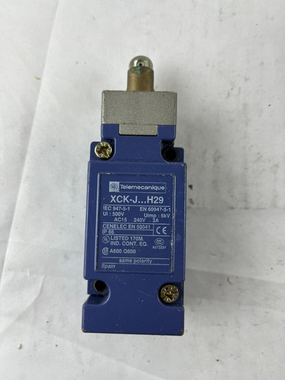 Telemecanique XCK-J H29 Limit Switch with ZCK-E67 Roller Plunger Head 240V 3A