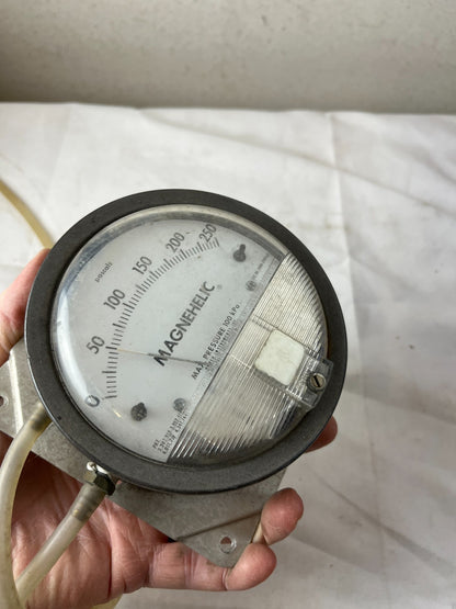 Dwyer Magnehelic 2000-250Pa Differential Pressure Gauge Used Spare Unit