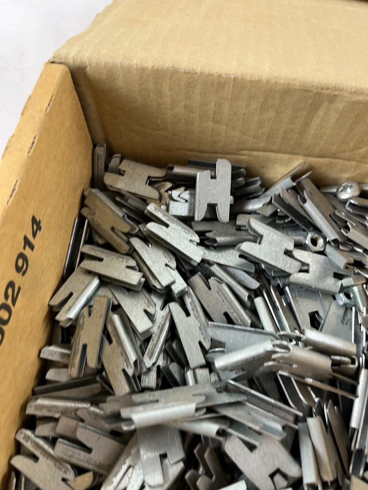 Lot Of Steel Mounting Clips Brackets Hardware Fasteners Approx. 1.5kg New Spares