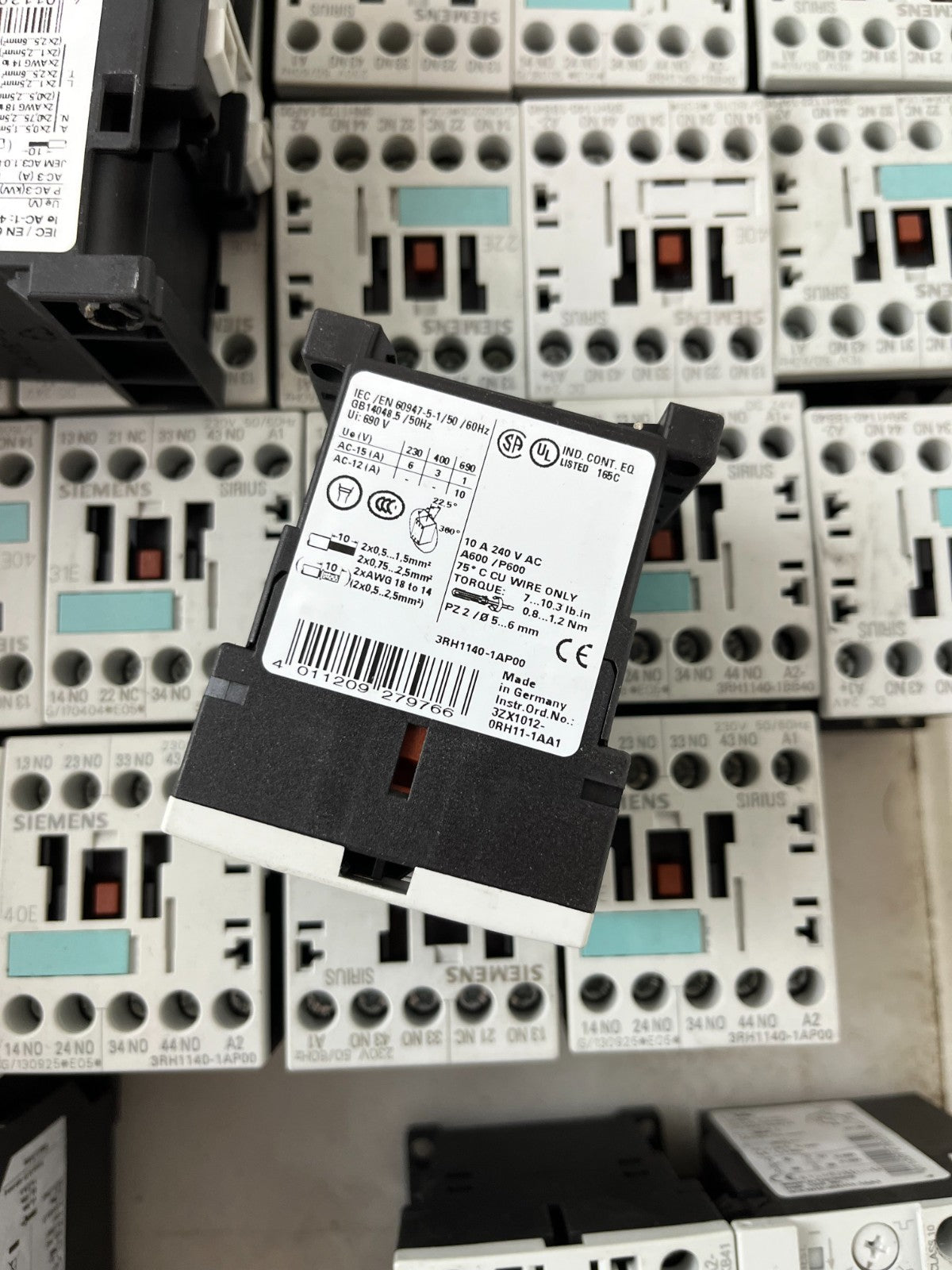 Siemens SIRIUS Contactor Relay Lot 35pcs 3RH1140 3RH1131 Mixed 24V/230V Used