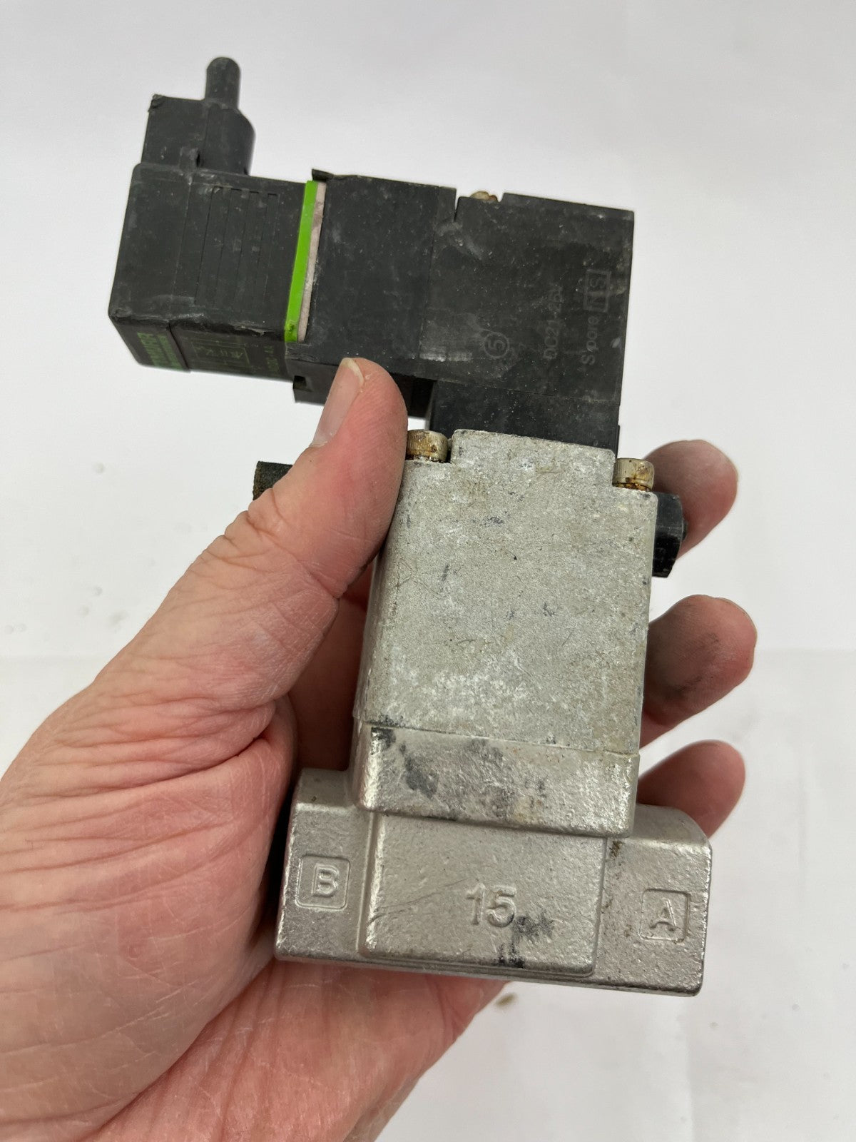 SMC VNB211A5-15A-5DZ-B-0 Process Valve 2-Port 1/2" NPT Solenoid 0.05-0.98MPa