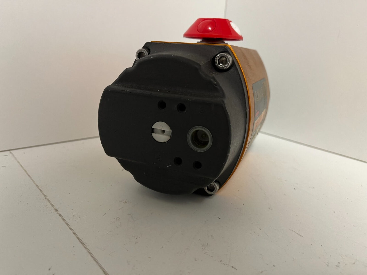 Flowserve Norbro 40R Pneumatic Actuator 15-RDB40-1SD1E0-D - Used, Working