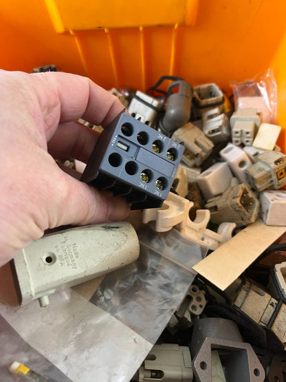 Harting Heavy Duty Connectors Mixed Lot Industrial Plugs Sockets Used Box