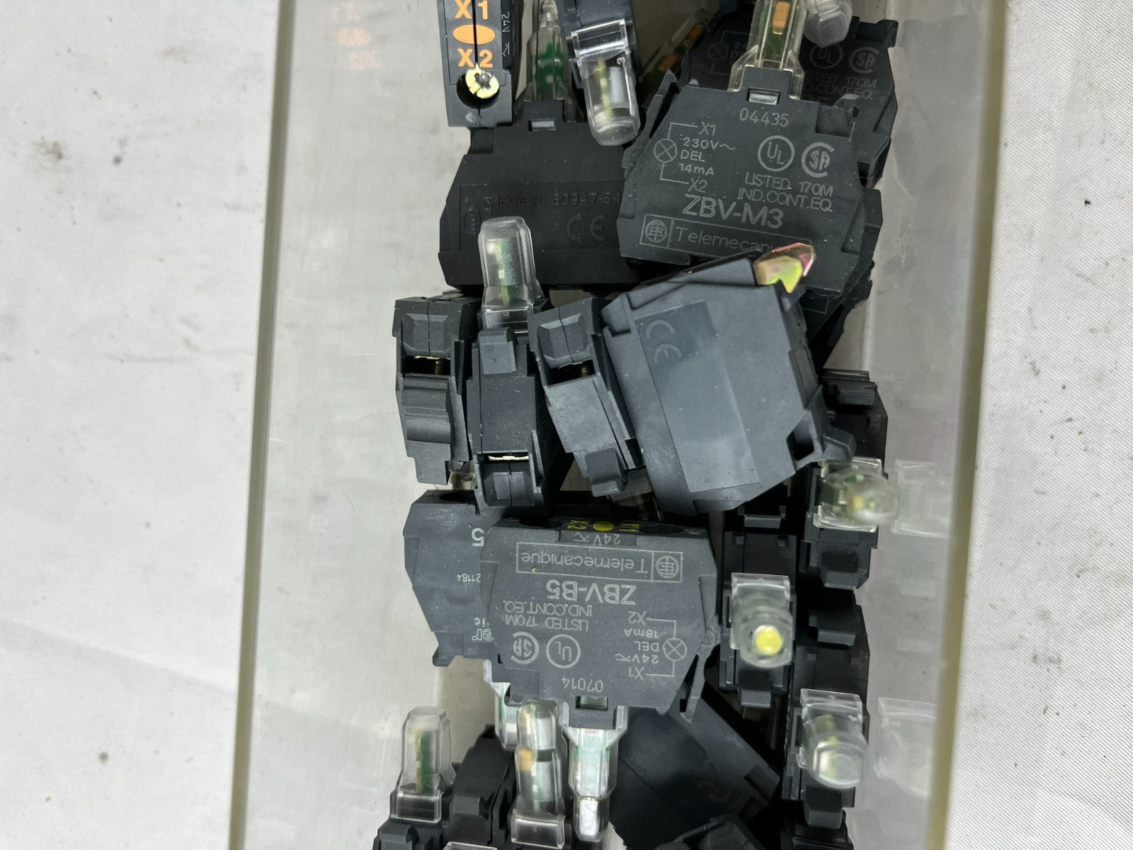 Schneider Electric ZBVM3 Harmony ZBV Green LED Light Blocks 230–240 V AC Lot Mix