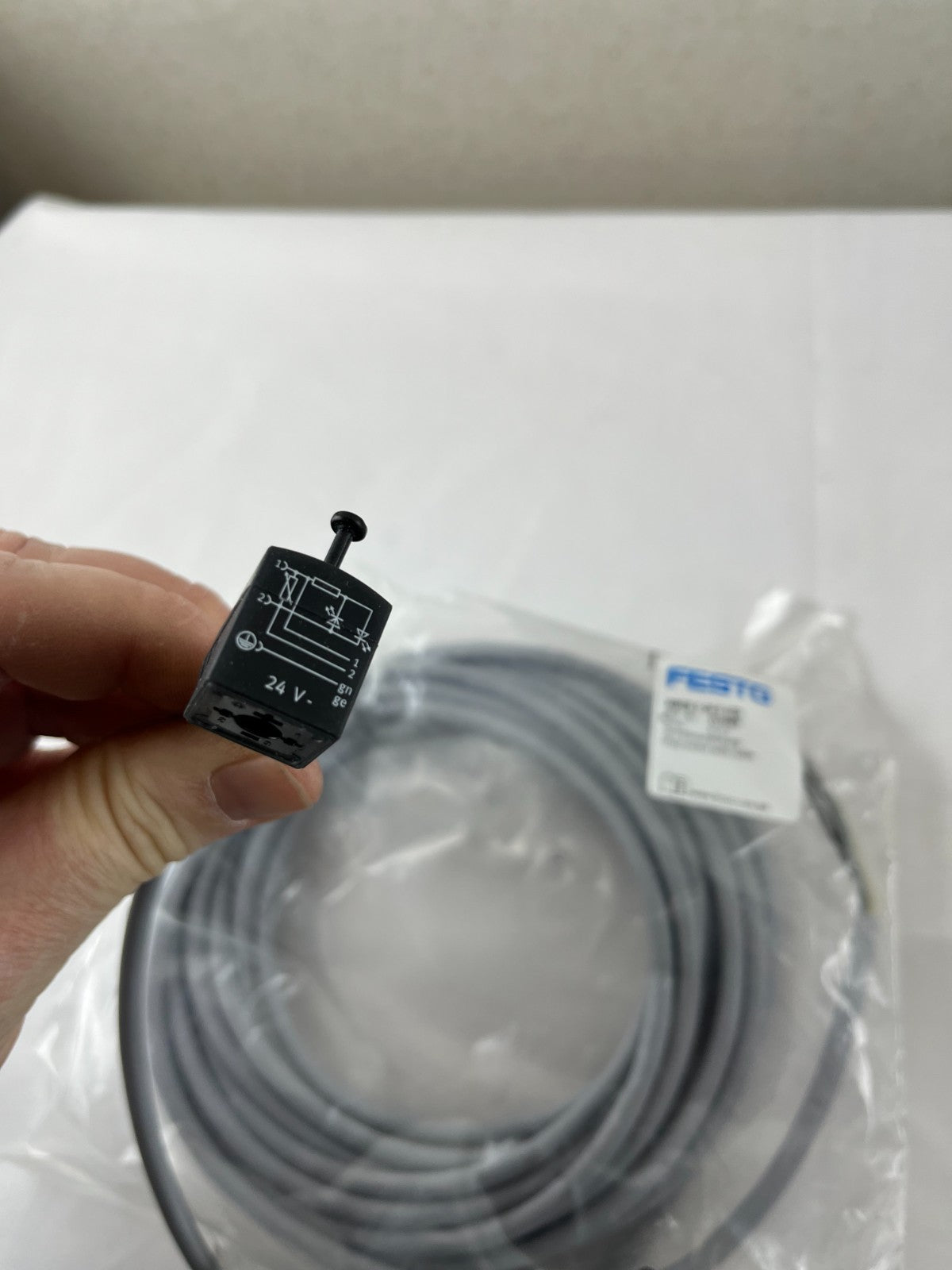 Festo KMEB-1-24-5-LED Solenoid Valve Connector Socket 24V DC 5m Cable w/ LED NEW