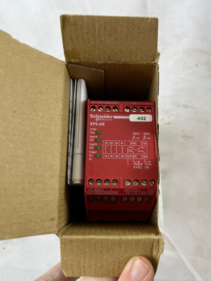 Schneider Electric XPSAK371144 Preventa Safety Relay Module XPS-AK 230VAC 24VDC