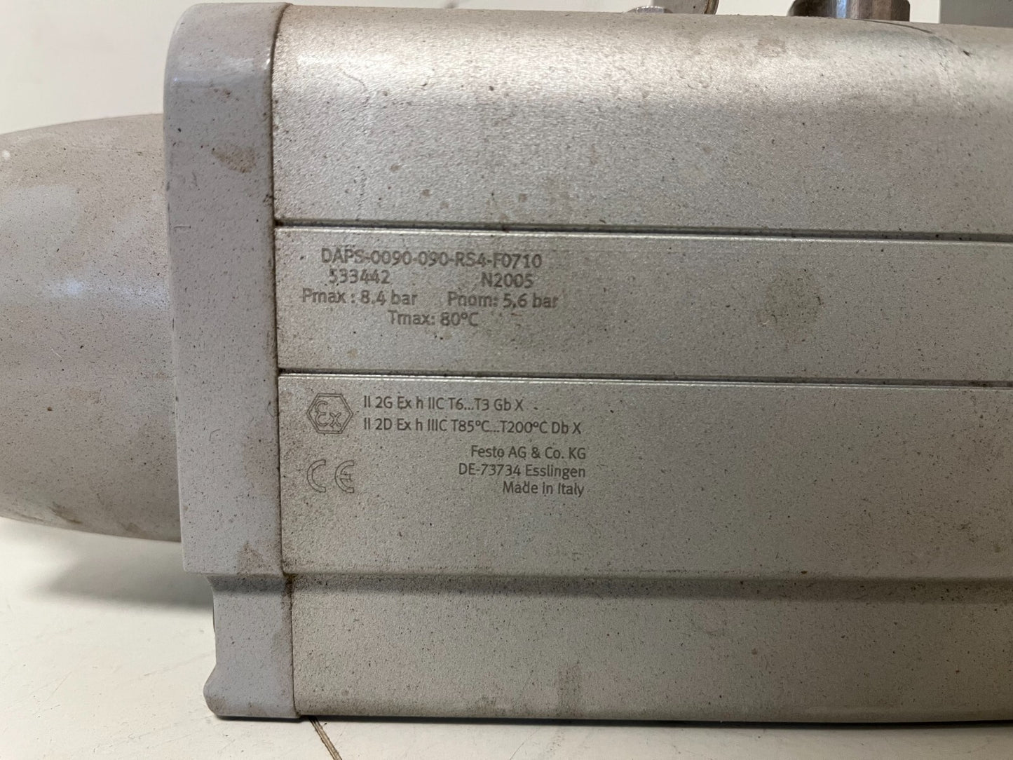 Festo VZBA-2"VW-63-T-22-F0507-V4V4T-P590-R-90-4-C + SRCC-C-63-YR90-MW Positioner