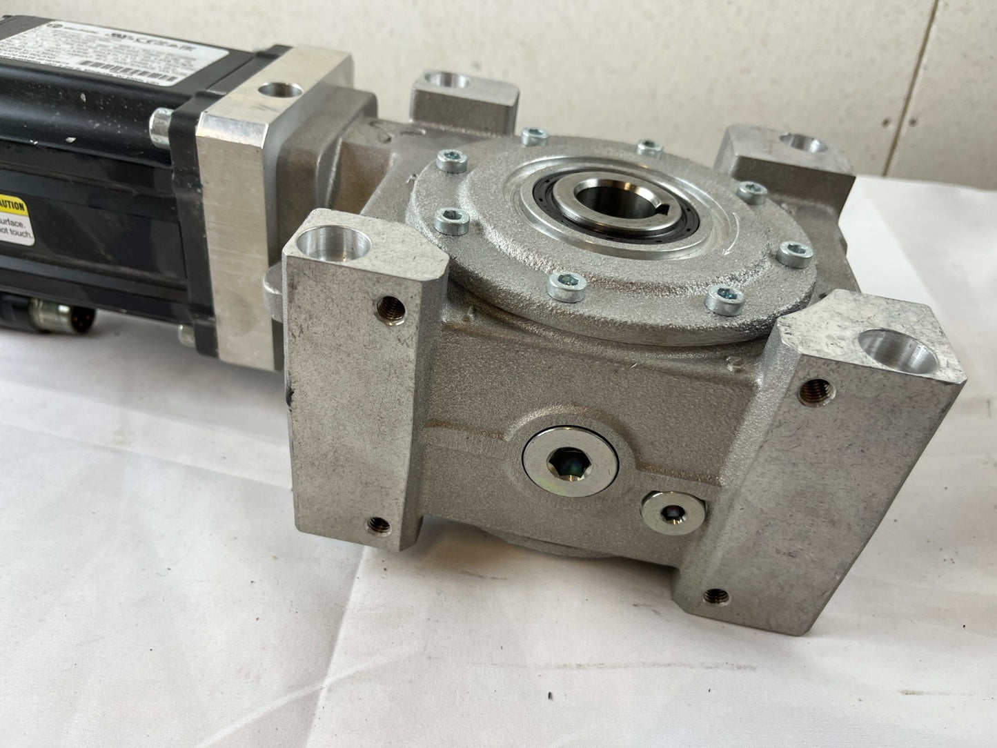 Allen-Bradley MPL-B1520F-SJ24AA Servo Motor Wittenstein VDH050-MF1-40 Gearbox