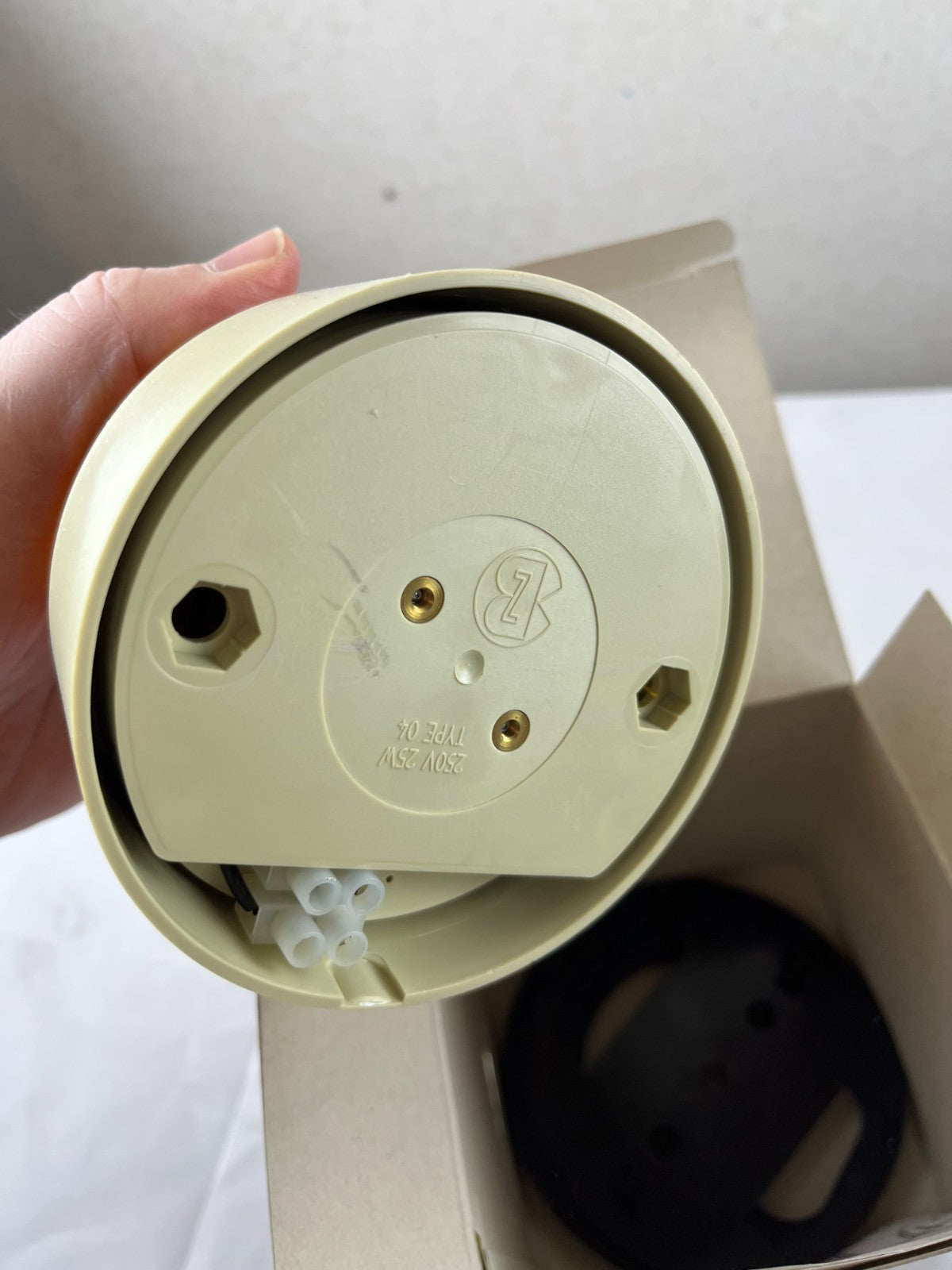 Bezet Typ 04‑H Aufputzleuchte IP54 230V E14 Amber Surface Mount Indicator New
