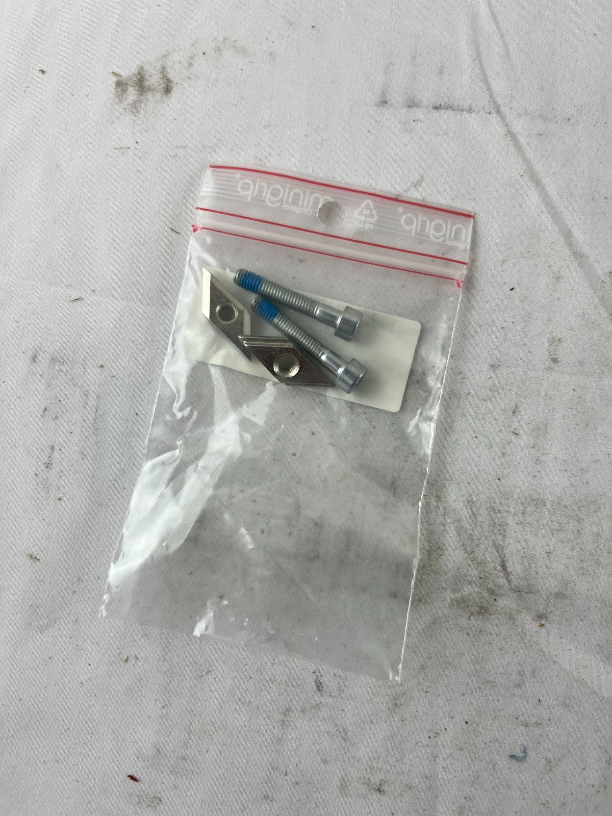 SICK 2033250 UE403 Mounting Kit Sliding Nuts Screws M4000 Accessory Germany NEW
