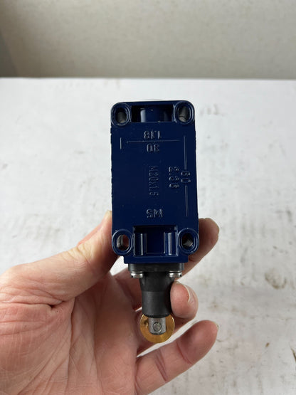 Schmersal Compact Roller Plunger Limit Switch Blue Housing Used Spare Unit