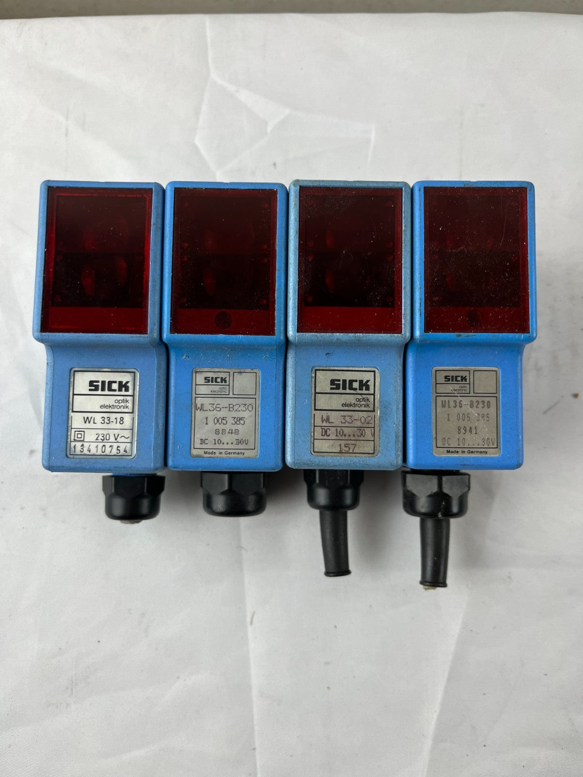 Sick WL33 WL36 Retroreflective Sensor Lot 4pcs Used AC/DC Block Red Window
