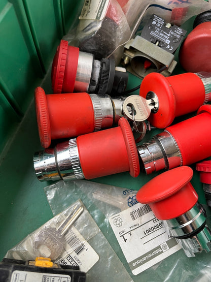 Mixed Lot – Emergency Stop Pushbuttons, Keyed E‑Stops, Contact Blocks Used + New