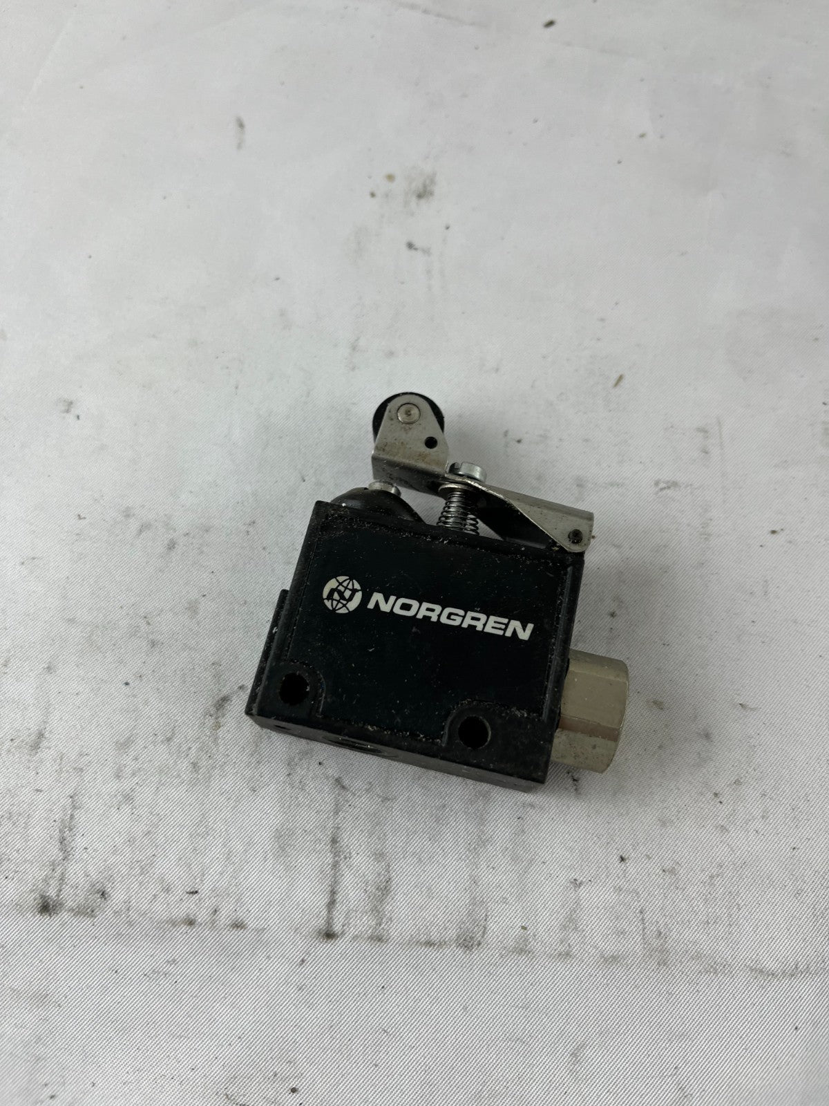 Norgren M/21/25 Pneumatic Roller Lever Valve G1/8 3/2 Bleed Actuated 2.7–10 bar