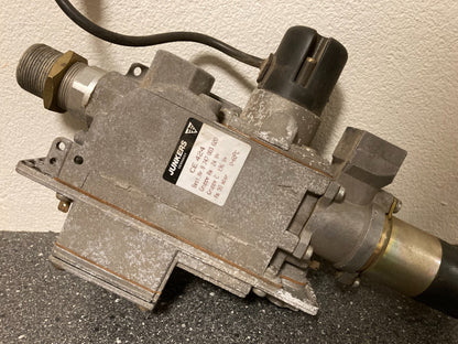 Junkers Bosch CE 424 Gas Controller Valve PN:8747003020 NOS ZR/ZSR/ZWR