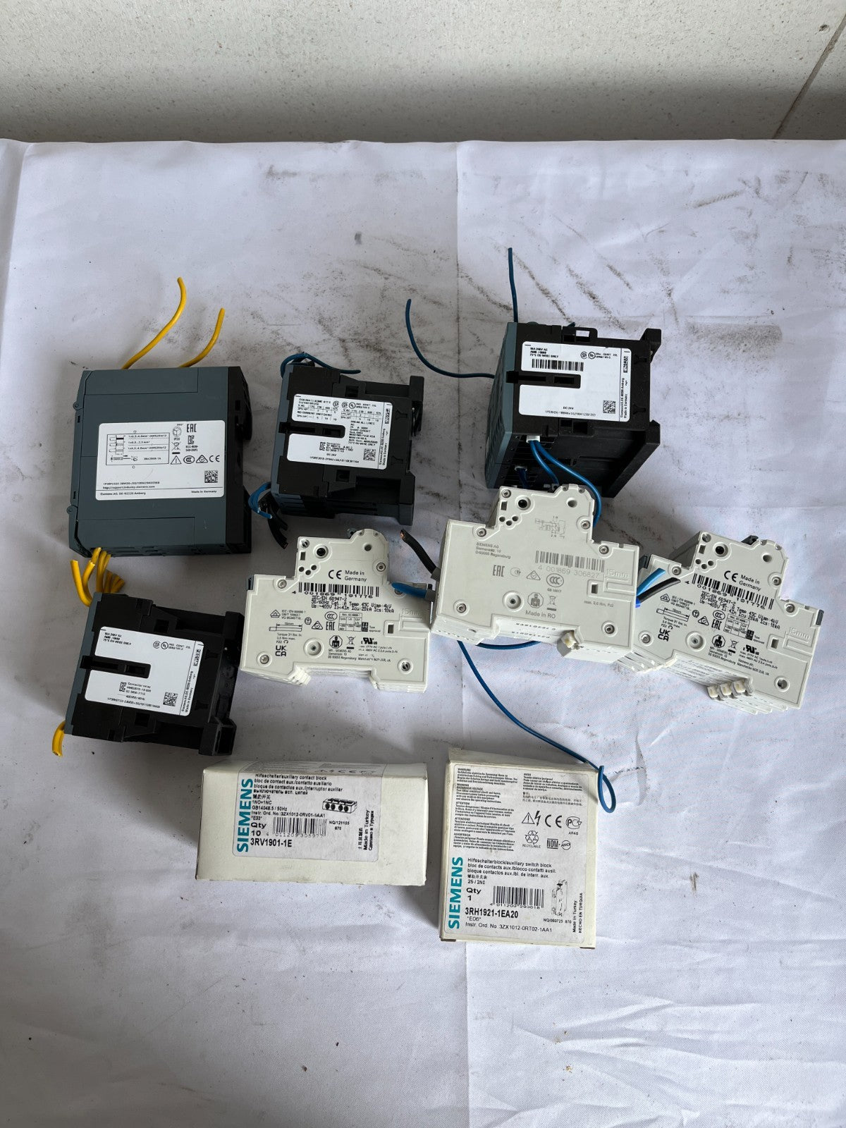 Siemens Sirius Contactors, Mcbs And Auxiliary Blocks Mixed Lot Used/New Spares