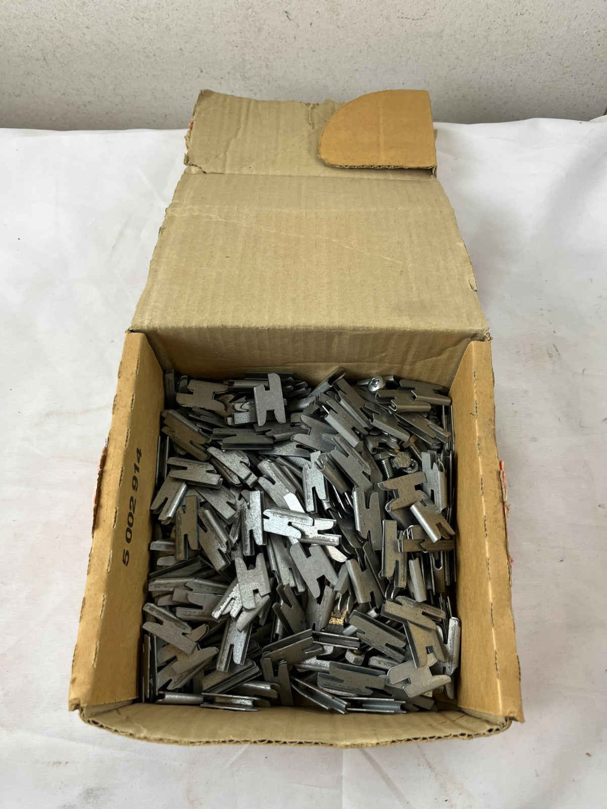 Lot Of Steel Mounting Clips Brackets Hardware Fasteners Approx. 1.5kg New Spares