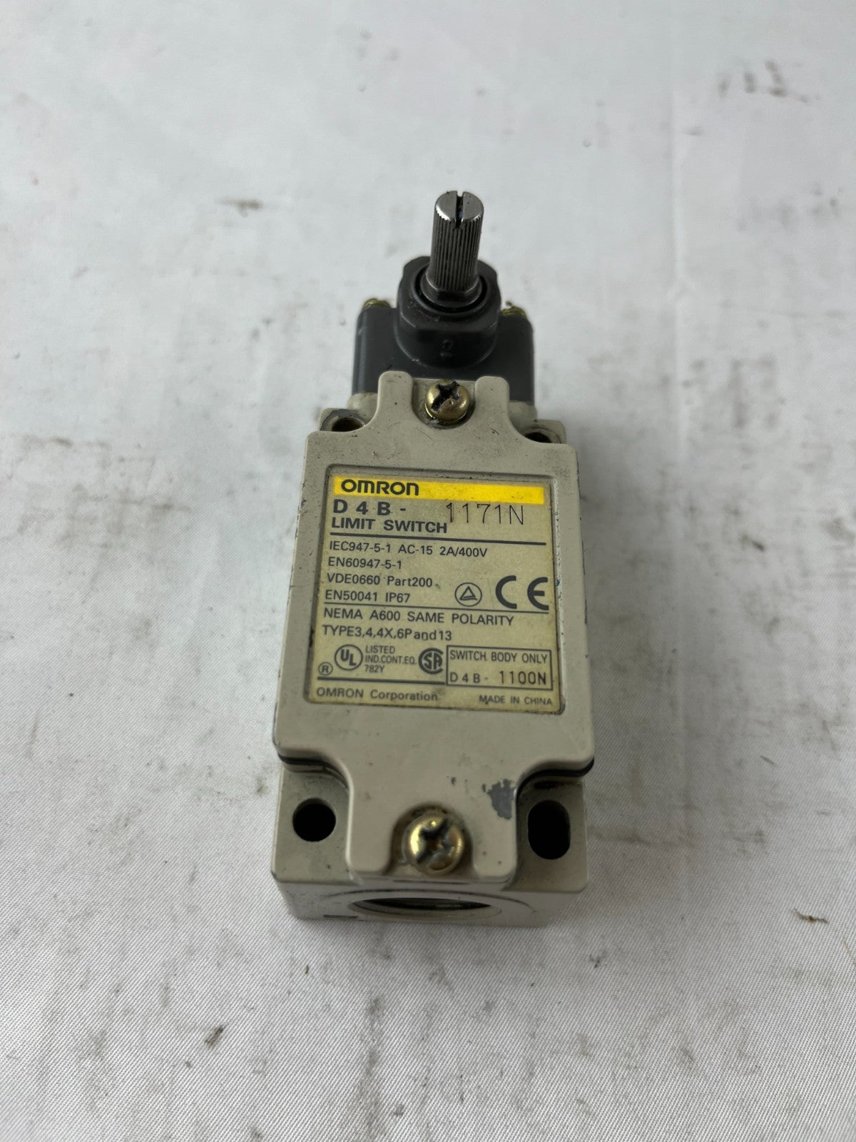 Omron D4B-1171N Limit Switch IP67 2A 400V Industrial Position Switch Used Spare