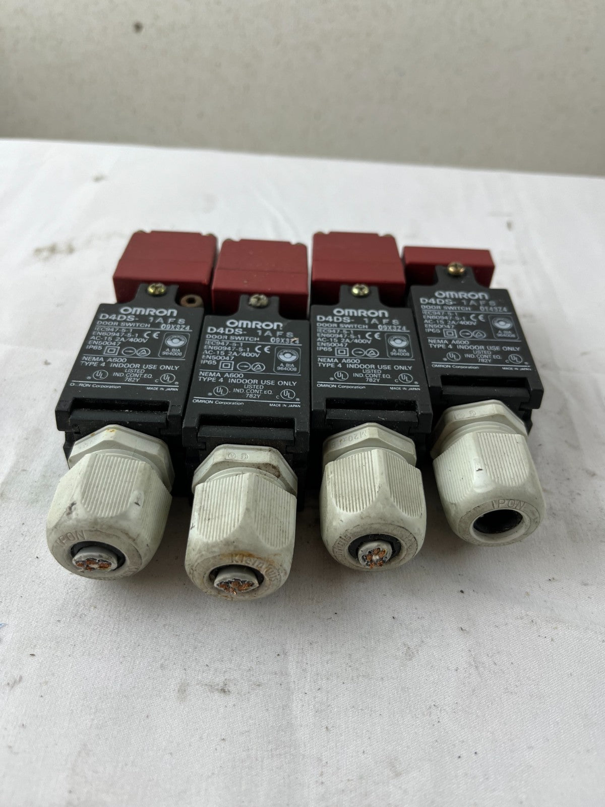 LOT 4x Omron D4DS-1AFS Safety Door Switches USED WORKING Japan IEC947-5-1