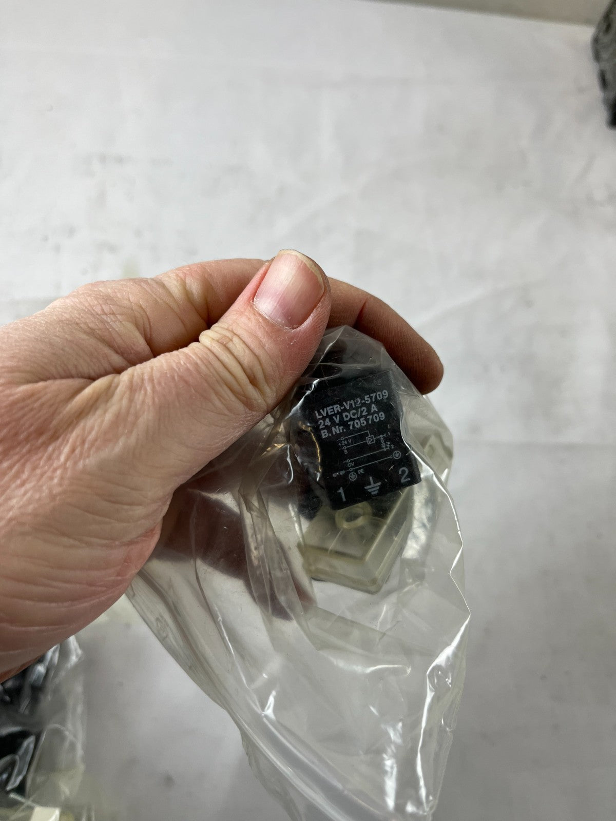 LVER V12-5709 24V DC Solenoid Valve Connector Plug DIN New 4pcs Spare Units