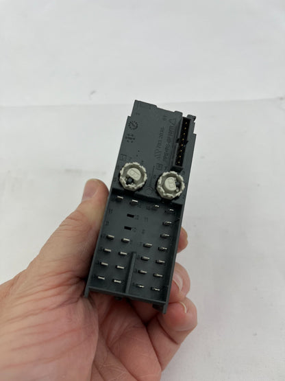 Siemens SIMATIC 6ES7138-4FR00-0AA0 ET 200S Relay Output Module 24VDC/AC 230V 5A
