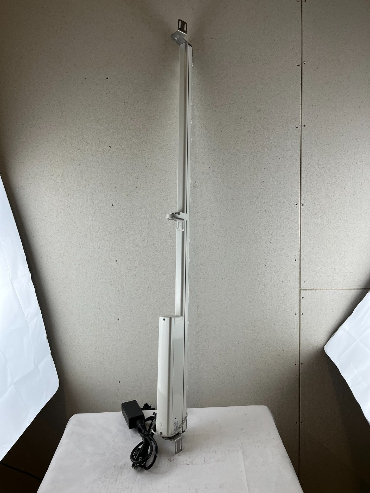 SMC IZS41‑1120‑06B Bar Type Ionizer With Brackets And 24V PSU, Used Spare Unit