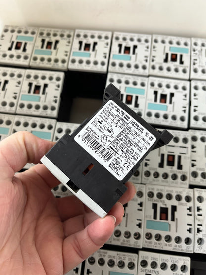 Siemens SIRIUS Contactor Relay Lot 35pcs 3RH1140 3RH1131 Mixed 24V/230V Used