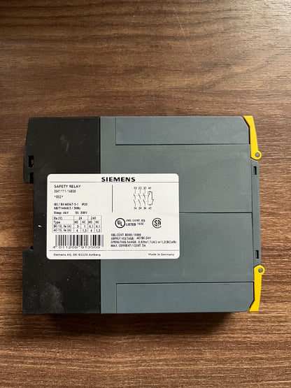 Siemens 3SK1111-1AB30 Sirius Safety Relay 24V AC/DC 3NO+1NC Used Spare Unit