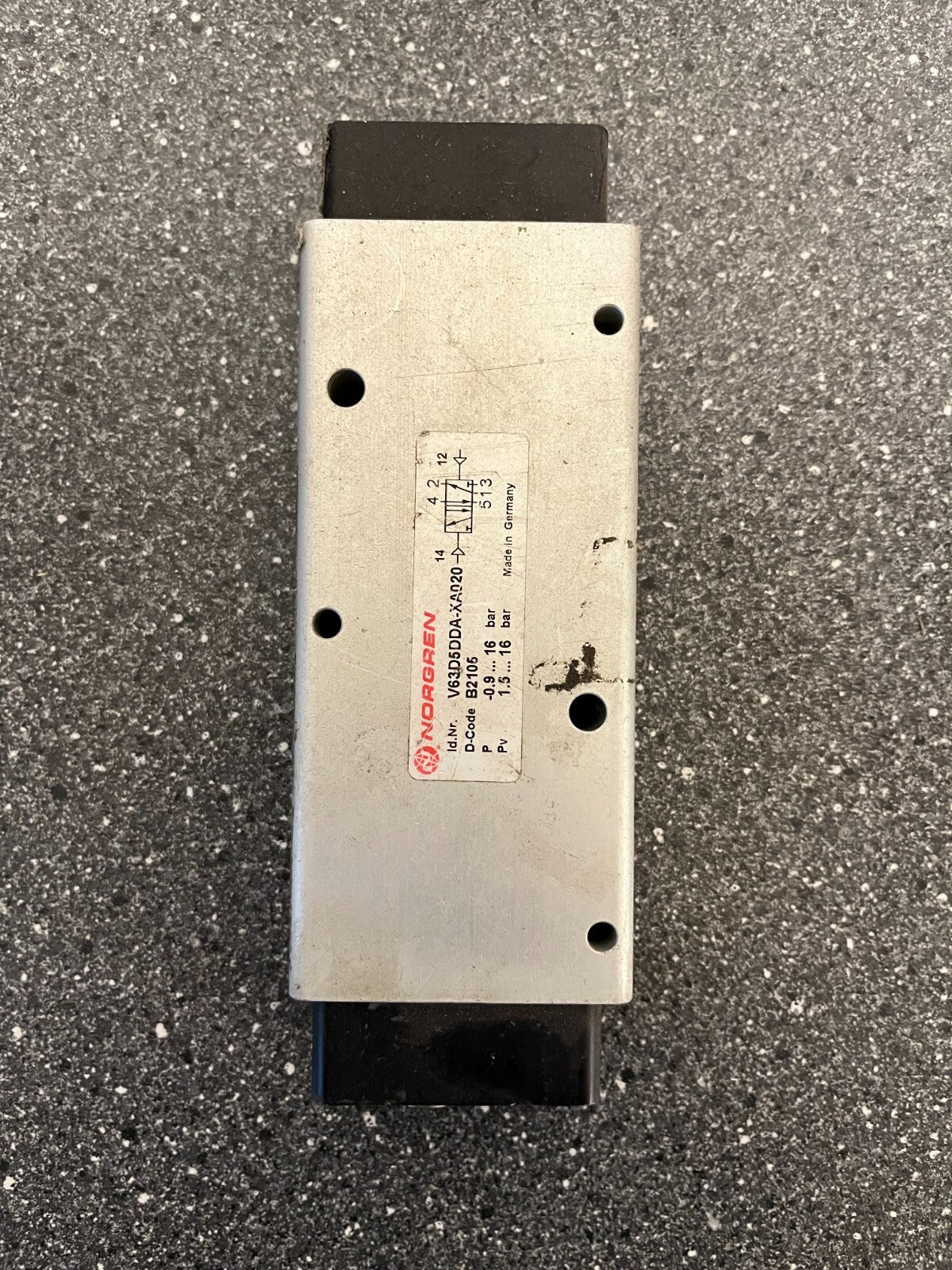 Norgren Pneumatic Solenoid Valve V63D5DDA-XA020 16 Bar - Used