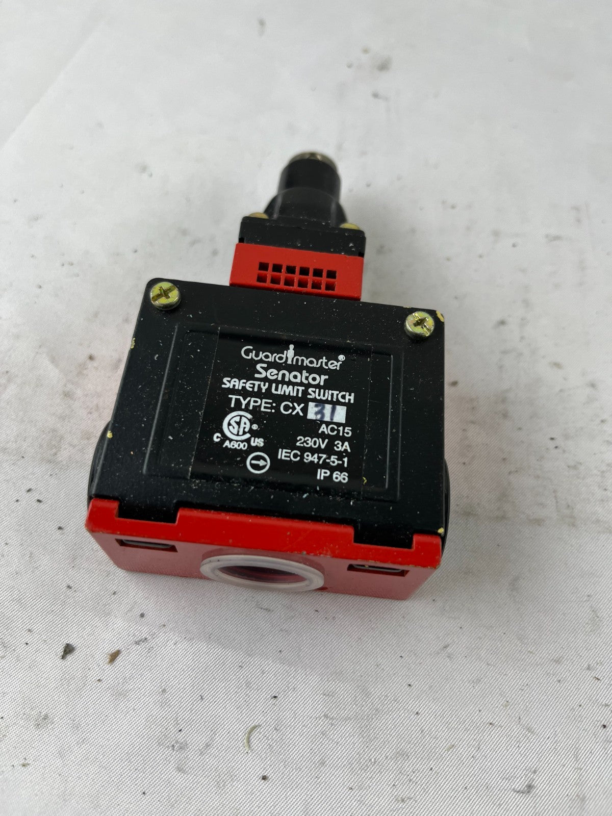 Guardmaster Senator CX Safety Limit Switch Roller Plunger 230V 3A AC-15 IP66