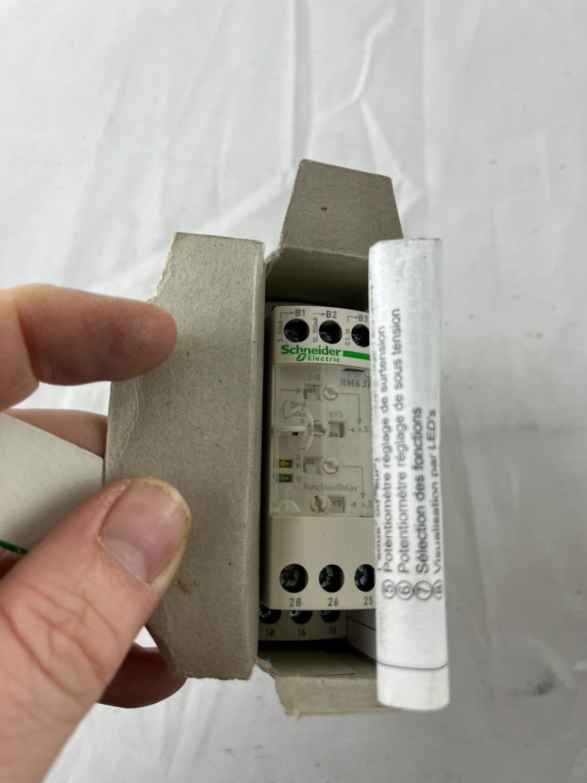 Schneider RM4JA31M Current Relay NEW Boxed 3-30mA/0.1-1A 220-240V Zelio Control