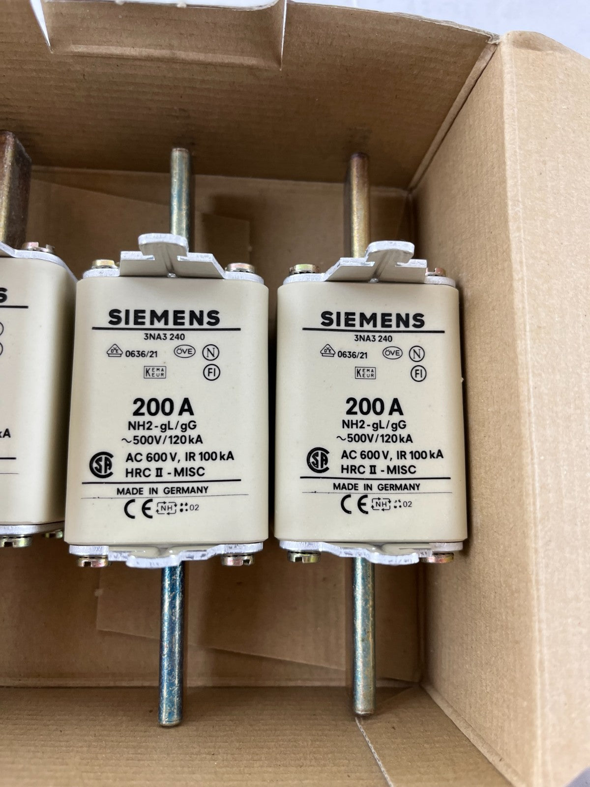 Siemens 3NA3 240 NH2 200A 500V gG LV HRC Fuse Links Box of 3 New Spare