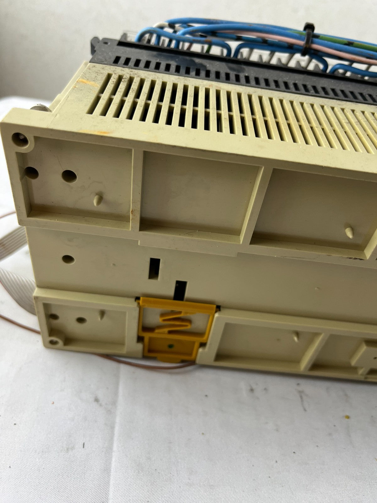 Omron Sysmac C40K C40K-CDR-A Programmable Controller 24VDC I/O 100–240VAC Used