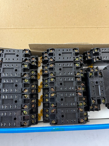 Omron PYF08A-E Relay Socket 8 Pin DIN Rail 40+ pcs New Bulk Bundle Spare Units
