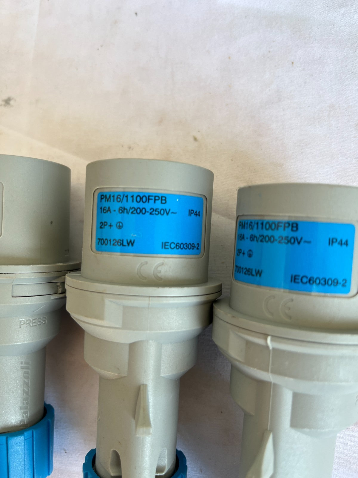 Palazzoli PM16/1100FPB IEC60309 16A 200-250V IP44 Plugs New 3 Pcs Spare Units