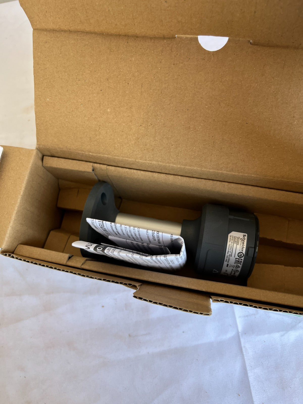 Schneider Electric XVUZ02 Harmony Fixing Plate 100mm Pole Black New Spare