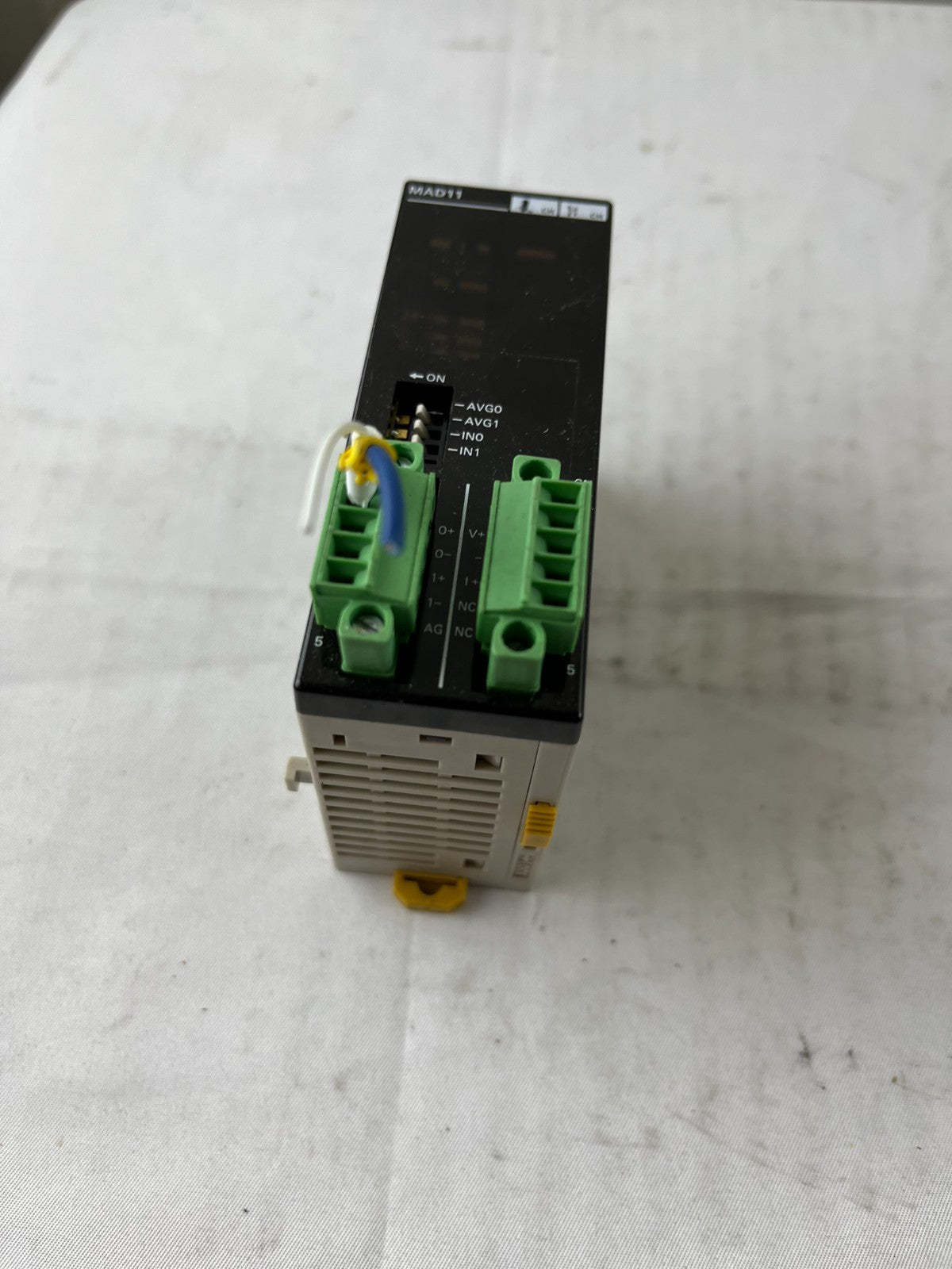 Omron CPM2C-MAD11 Analog I/O Unit 2x Analog Inputs 1x Analog Output 24V DC Used