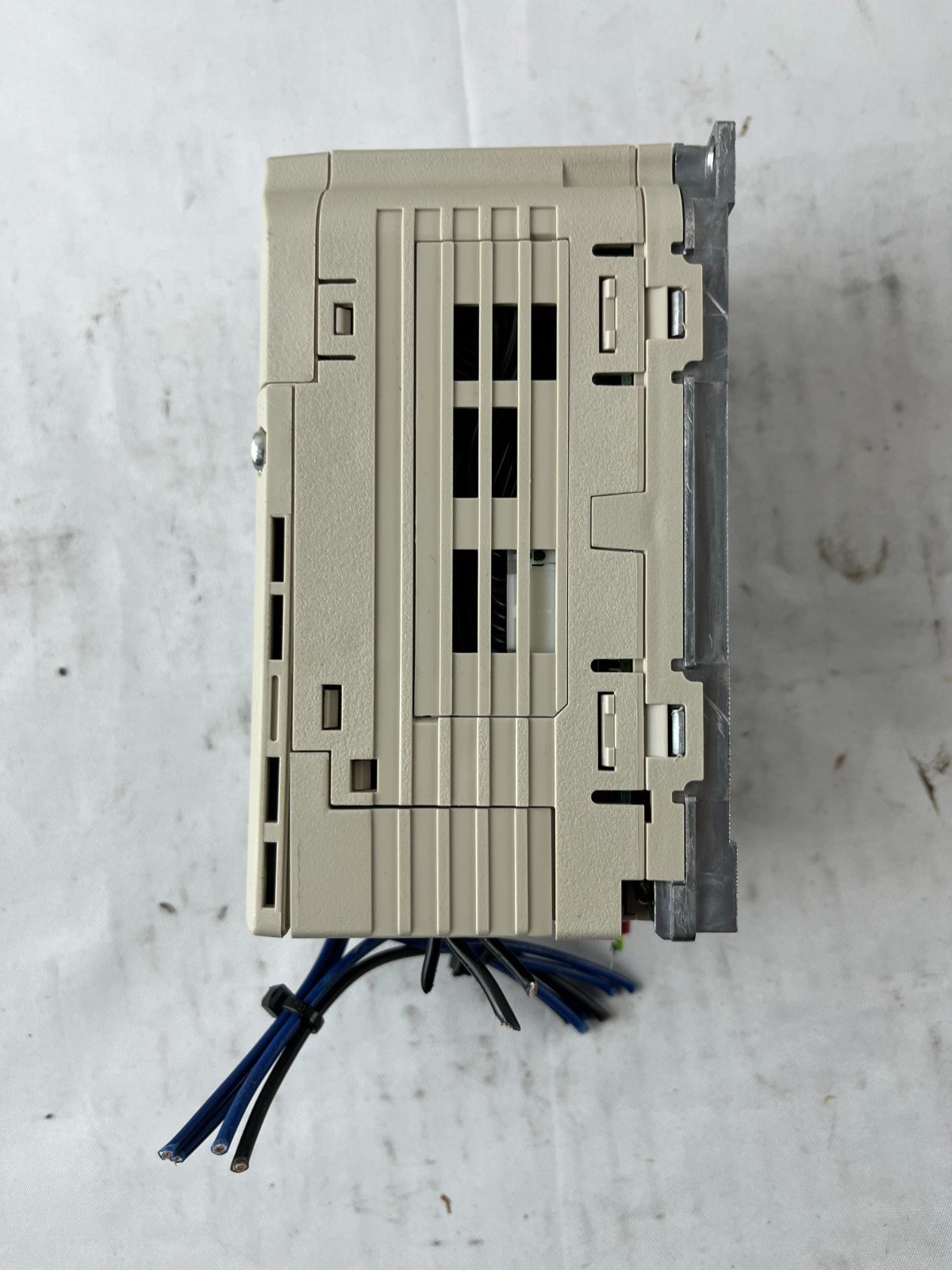 Yaskawa V1000 CIMR-VCBA0002BAA VFD 200-240VAC 0.37kW AC Drive Used Spare Unit