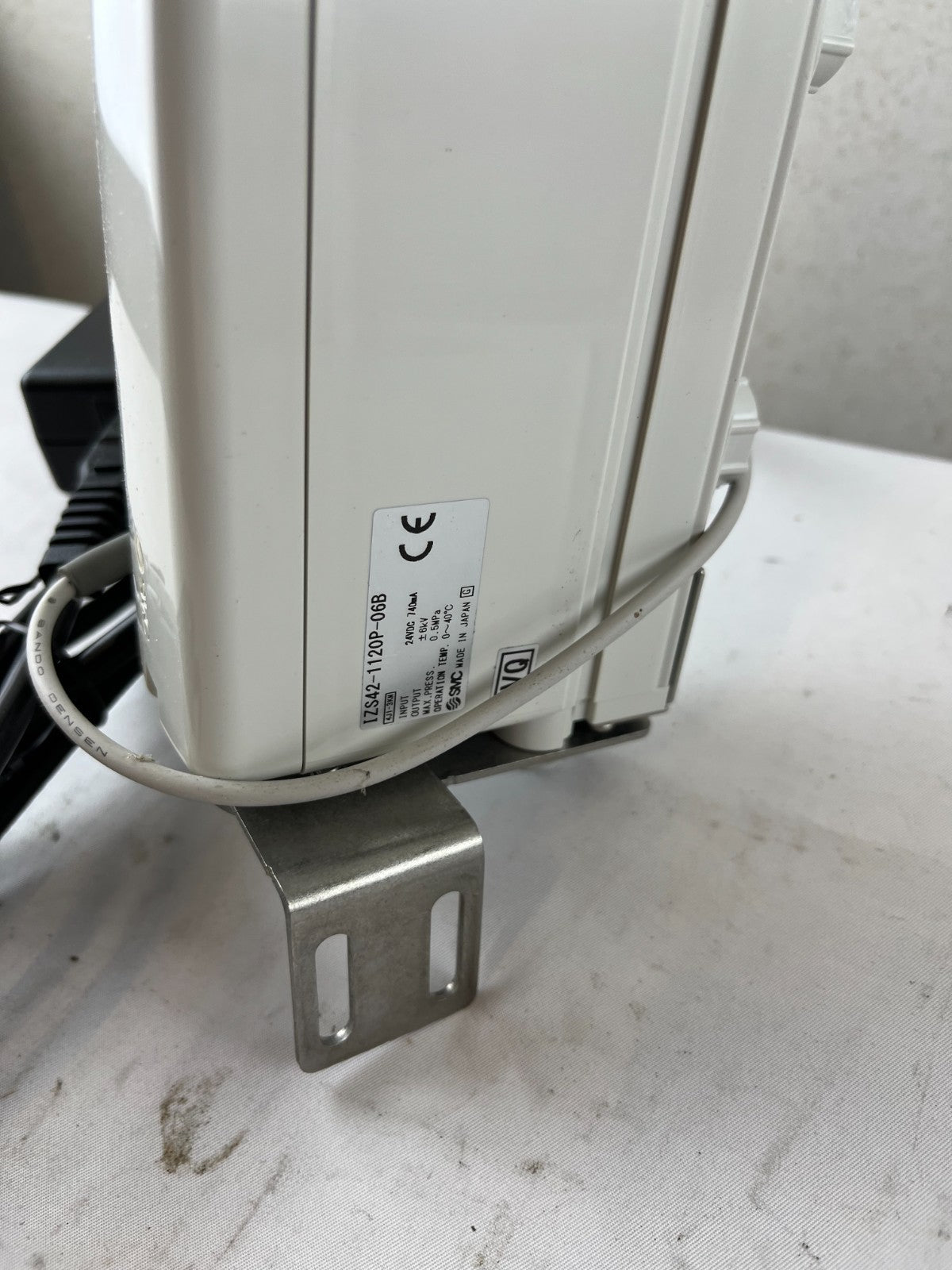 SMC IZS41‑1120‑06B Bar Type Ionizer With Brackets And 24V PSU, Used Spare Unit