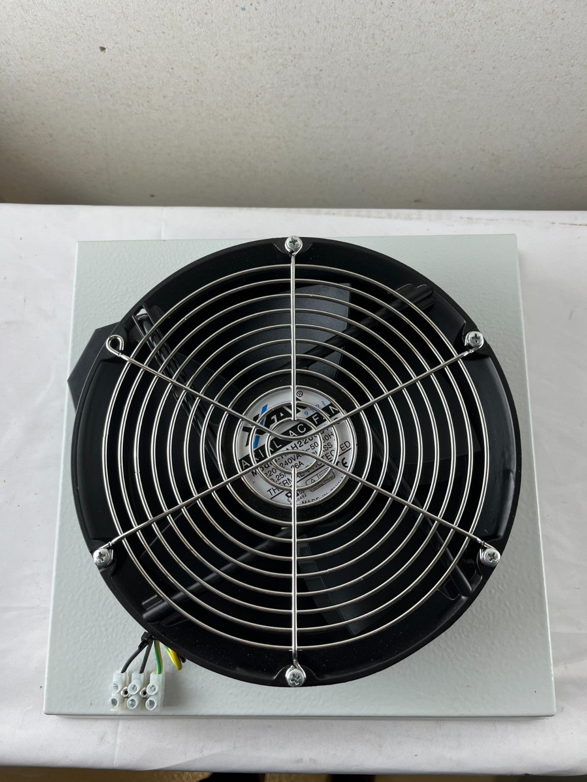 Stulz Cosmotec GKV_3000220 7035 Filter Fan 230V 50W Cabinet Cooling New