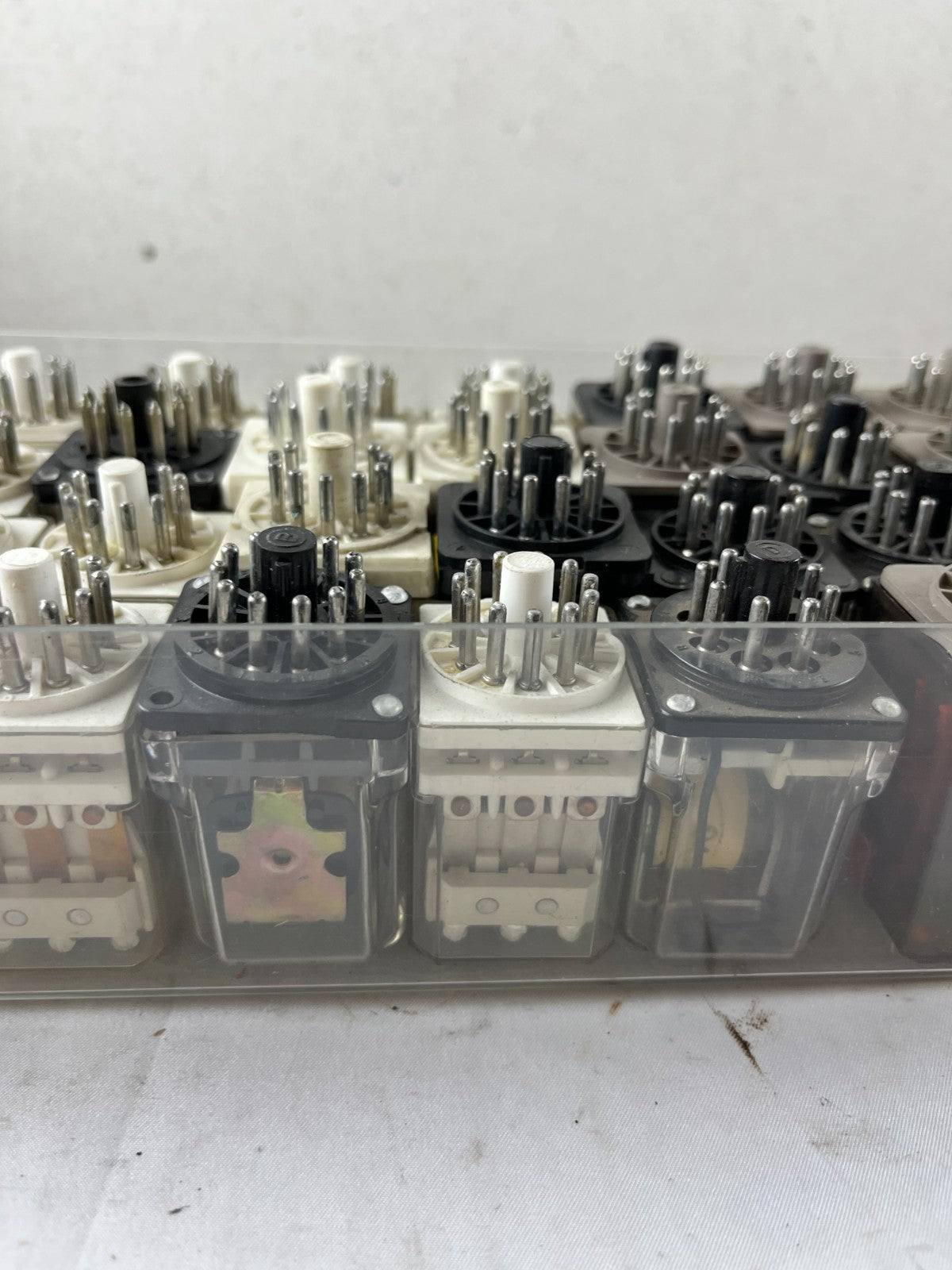 Schrack MT323024 24V Plug-In Relay Lot 32 pcs + 11-Pin Relay Sockets Industrial