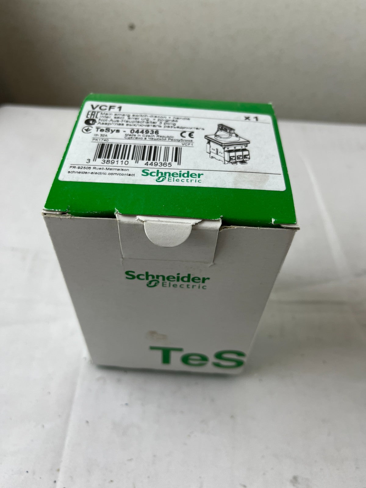 Schneider Electric VCF1 Emergency Stop Switch Disconnector 32A TeSys Vario New