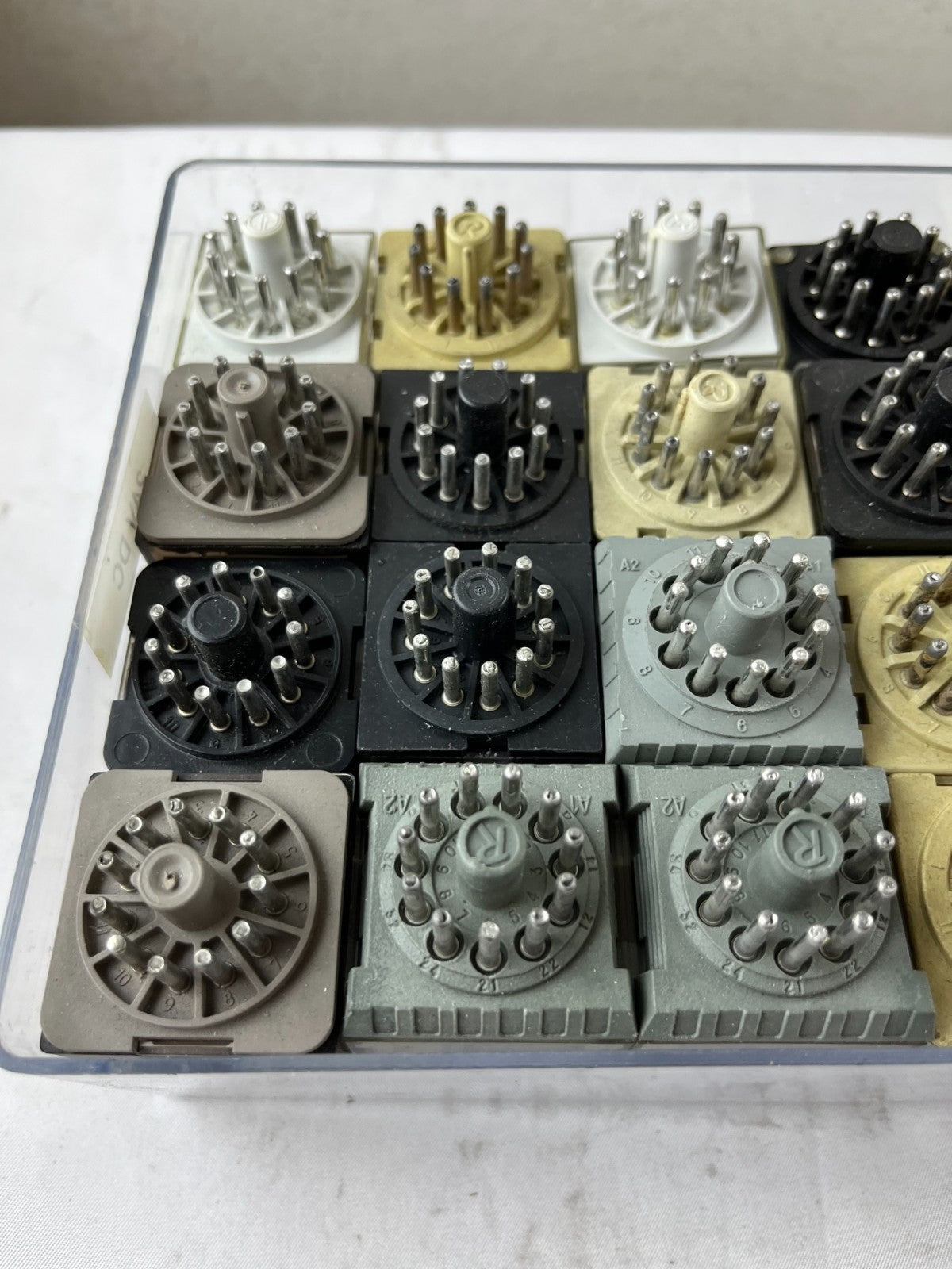Mixed Industrial Plug-In Relay Lot 32pcs Schrack Releco Zettler 24V 10A Used