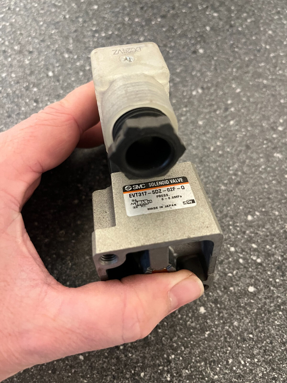 New SMC EVT317-5DZ-02F-Q Pneumatic Solenoid Valve 24VDC, 0-0.9MPa, Made in Japan